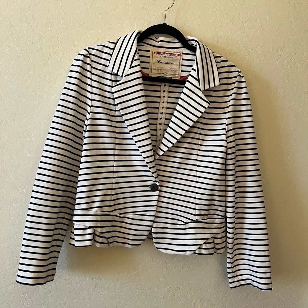 Cartonnier | Anthropologie striped slightly cropped cream - white blazer - Picture 5 of 6